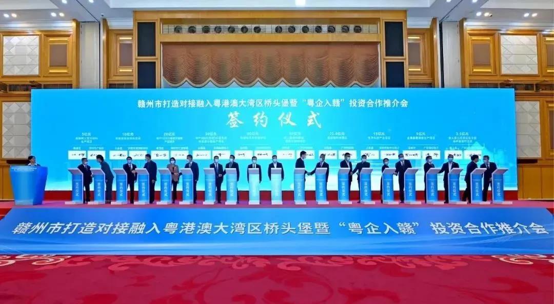左右家私软体家具生产基地落户江西南康 总投资20亿！