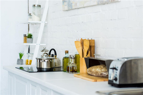 皇朝家居：拟1950万收购科学城(广州)融资租赁1.5%股权