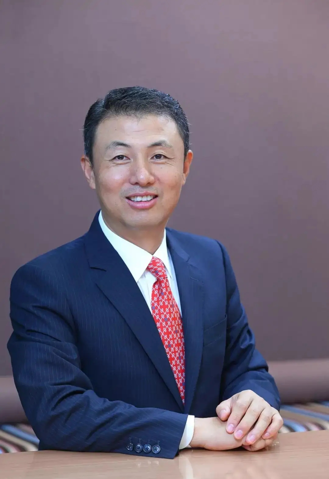 敏华控股总裁冯国华辞任 年薪超1500万！