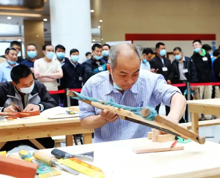 南康出台方案：用五年时间再造10万南康木匠