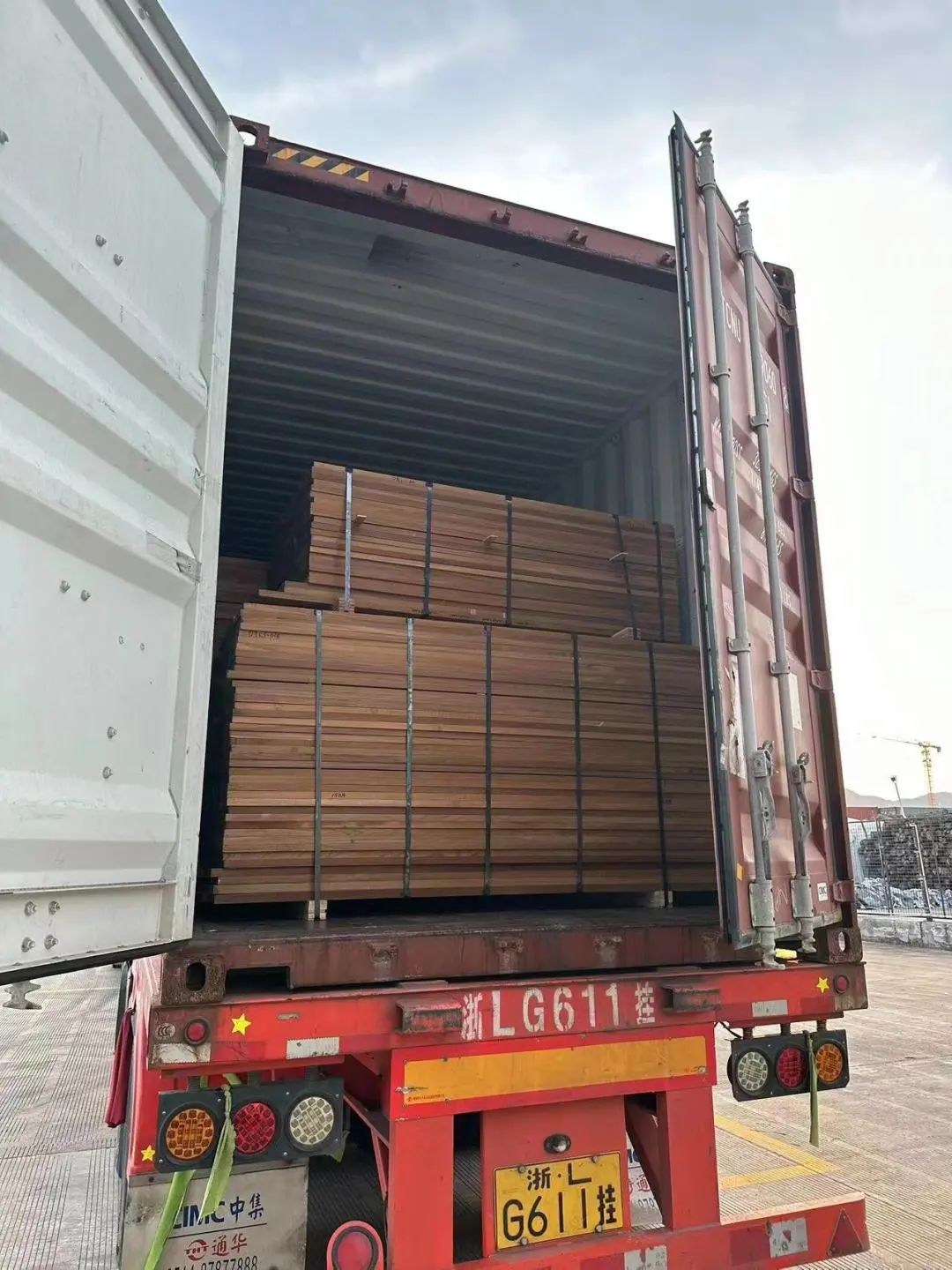 金华首例木材转口贸易试点成功 推动更多大型国际木材供应商落地东阳