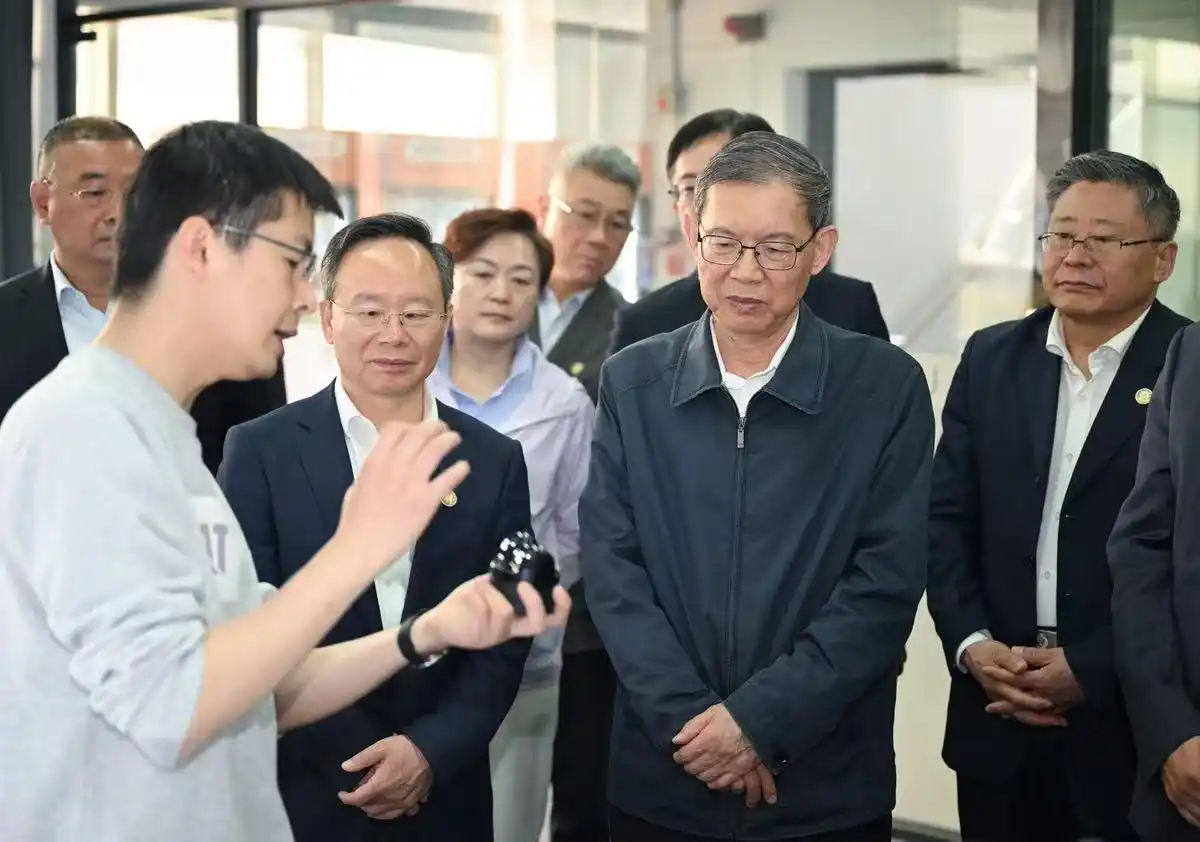 浙江推动人工智能终端消费：家居机器人纳入以旧换新补贴范围