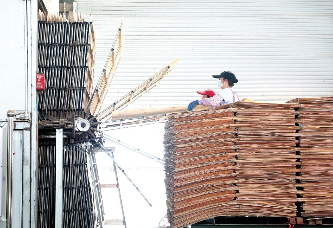 内忧外患叠加政策迭代,人造板产业如何锚定高端化、智能化、绿色化破局? 内忧外患叠加政策迭代,人造板产业如何锚定高端化、智能化、绿色化破局?