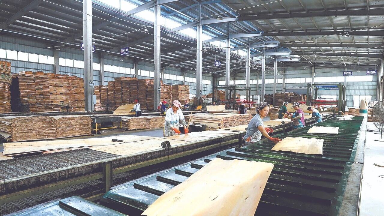 内忧外患叠加政策迭代,人造板产业如何锚定高端化、智能化、绿色化破局? 内忧外患叠加政策迭代,人造板产业如何锚定高端化、智能化、绿色化破局?