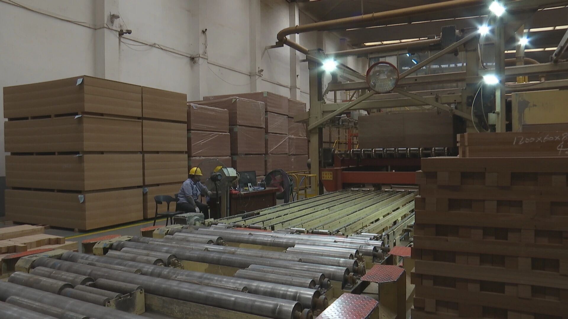 龙头引领筑就产业振兴高地 人造板产业成梧州经济引擎