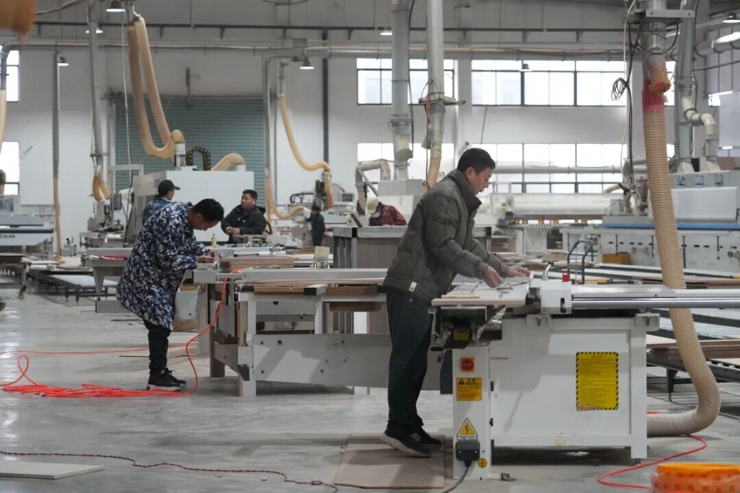 赶订单忙生产！江西瑞昌木业家居产业冲刺年度目标