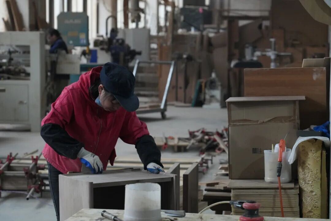 赶订单忙生产！江西瑞昌木业家居产业冲刺年度目标