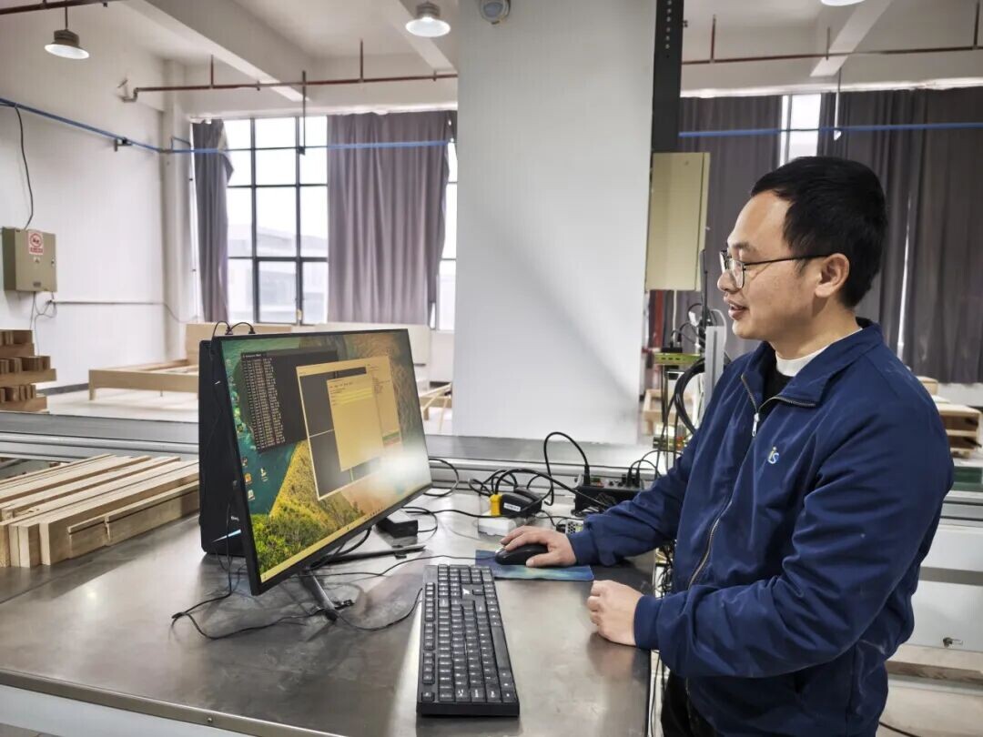 破局转型!南康8000家家具企业靠AI“出圈” 破局转型!南康8000家家具企业靠AI“出圈”